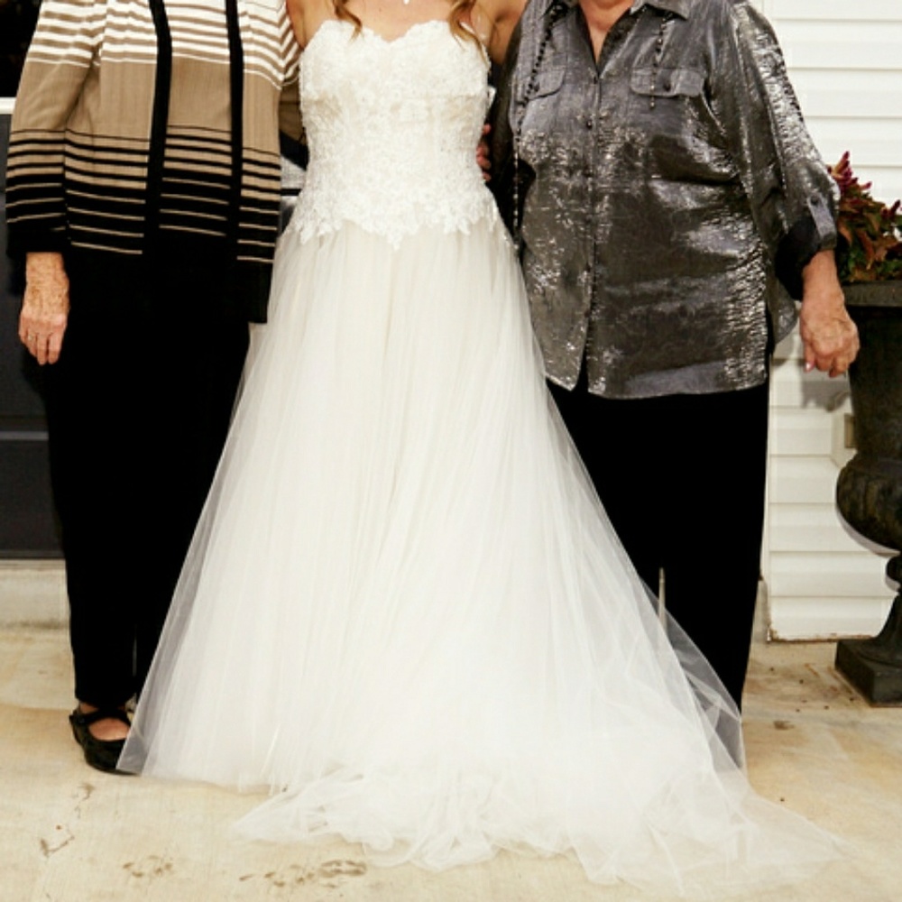 Wedding Dress - Picture 4 of 8